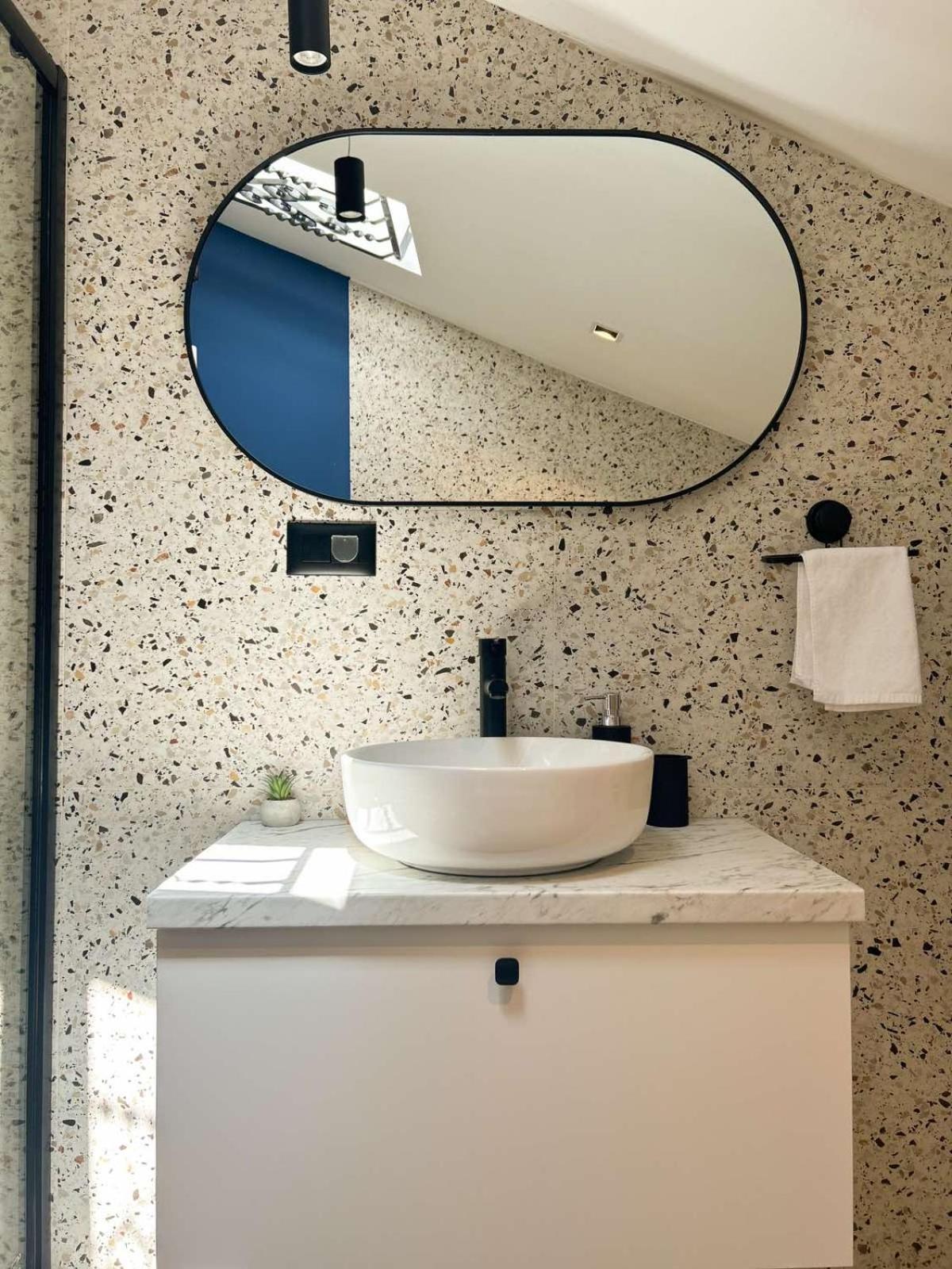 Regent Blue - Free Private Parking Apartment